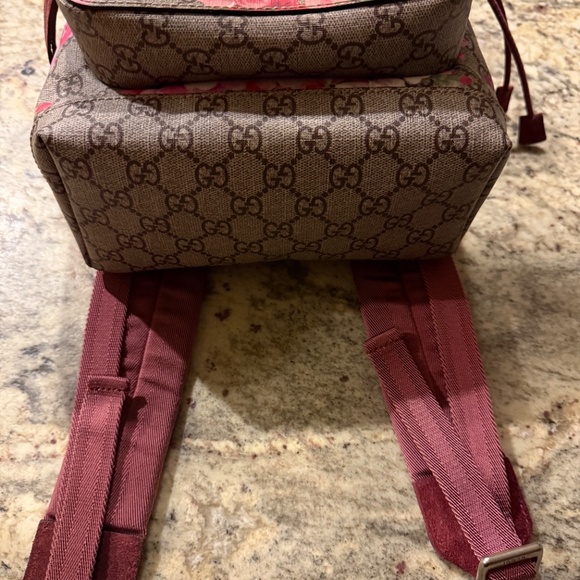 EXCELLENT Gucci Red/Pink GG Supreme Blooms Backpack - Picture 5 of 6